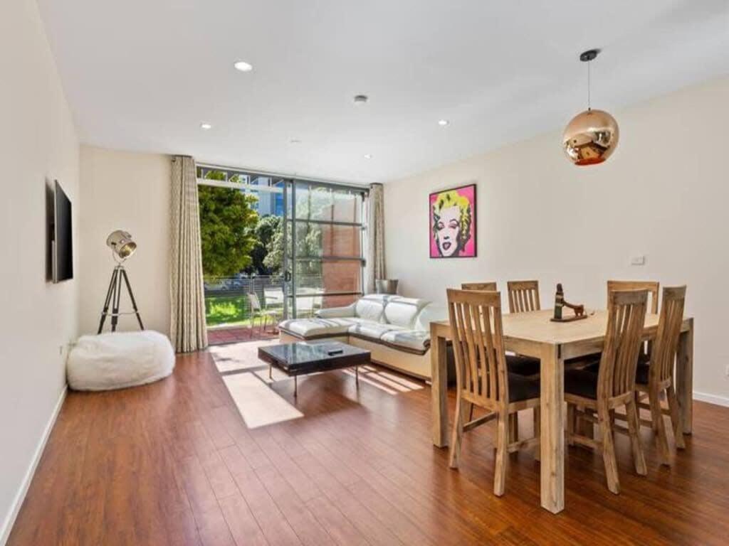 Sleek Modern Pad Next To Spark Arena Free Parking Auckland Exterior photo